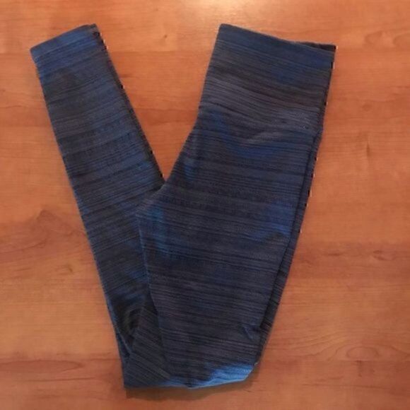 NWOT. Athleta textured leggings. Size XXS. - Picture 2 of 7